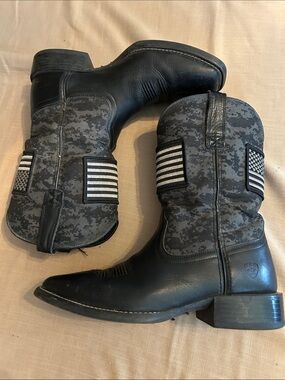 EUC Ariat Black leather and Camo Western Boot